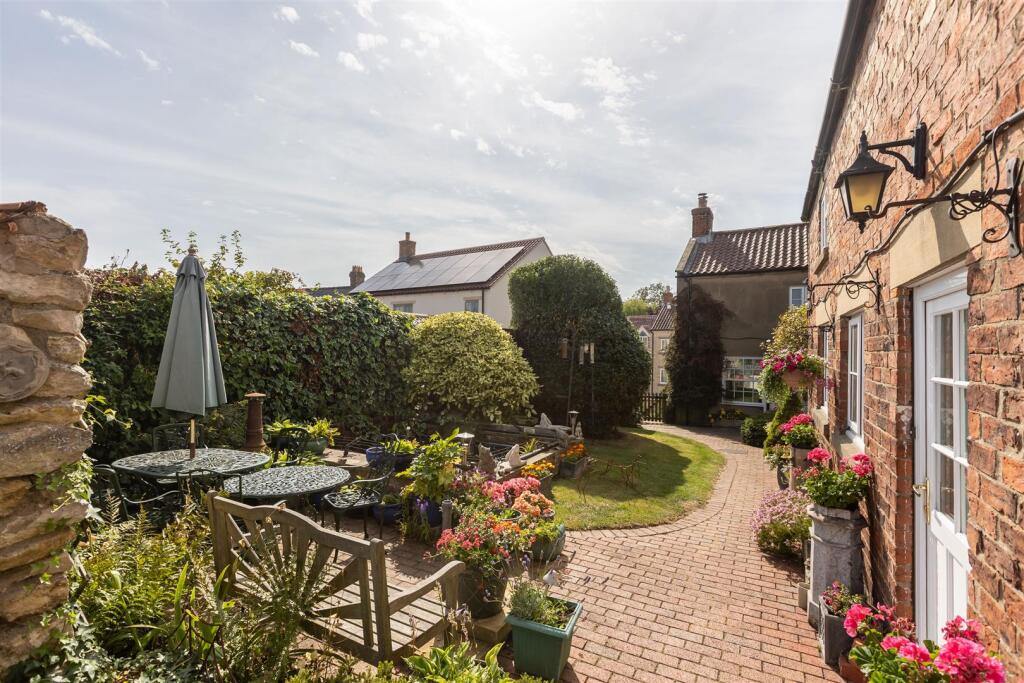 Rockery Cottage External-16.jpg