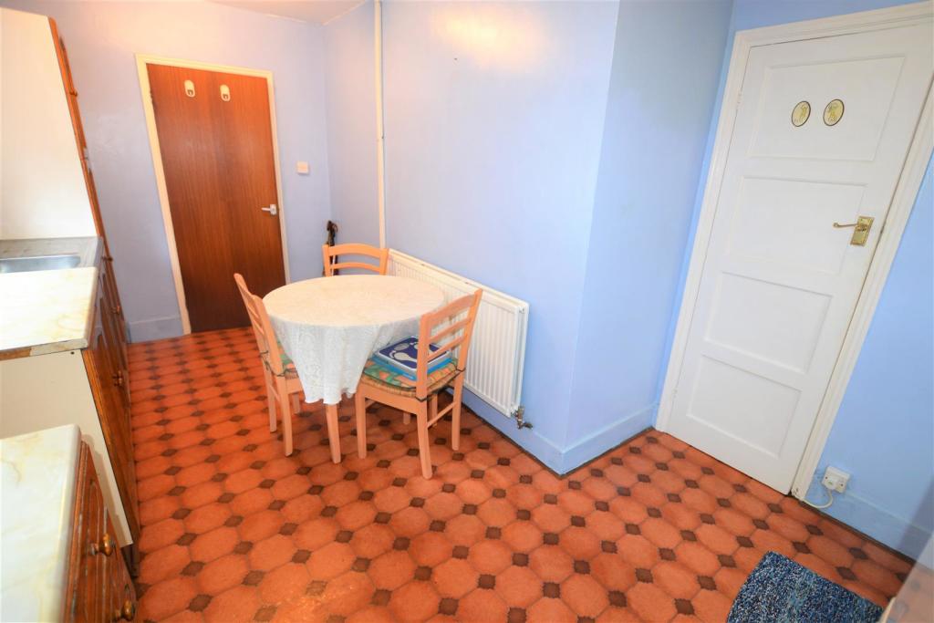 kitchen 2.jpg