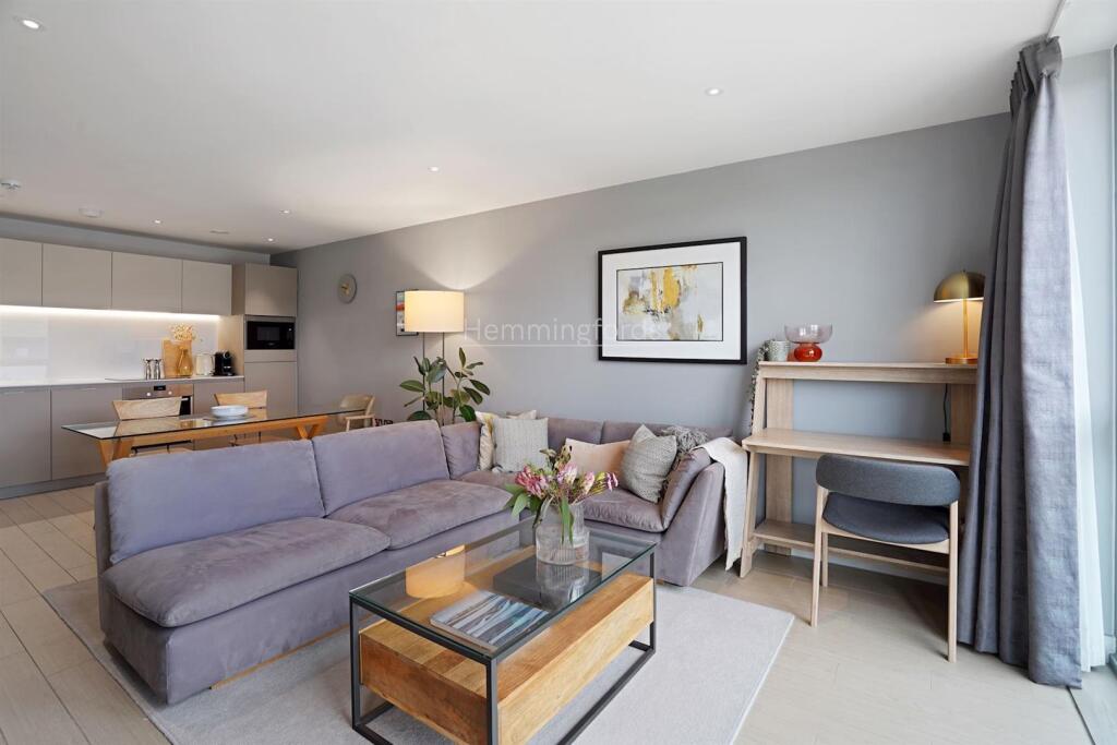 Living Room 3.jpg