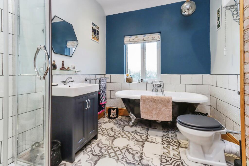 Bath/Shower Room