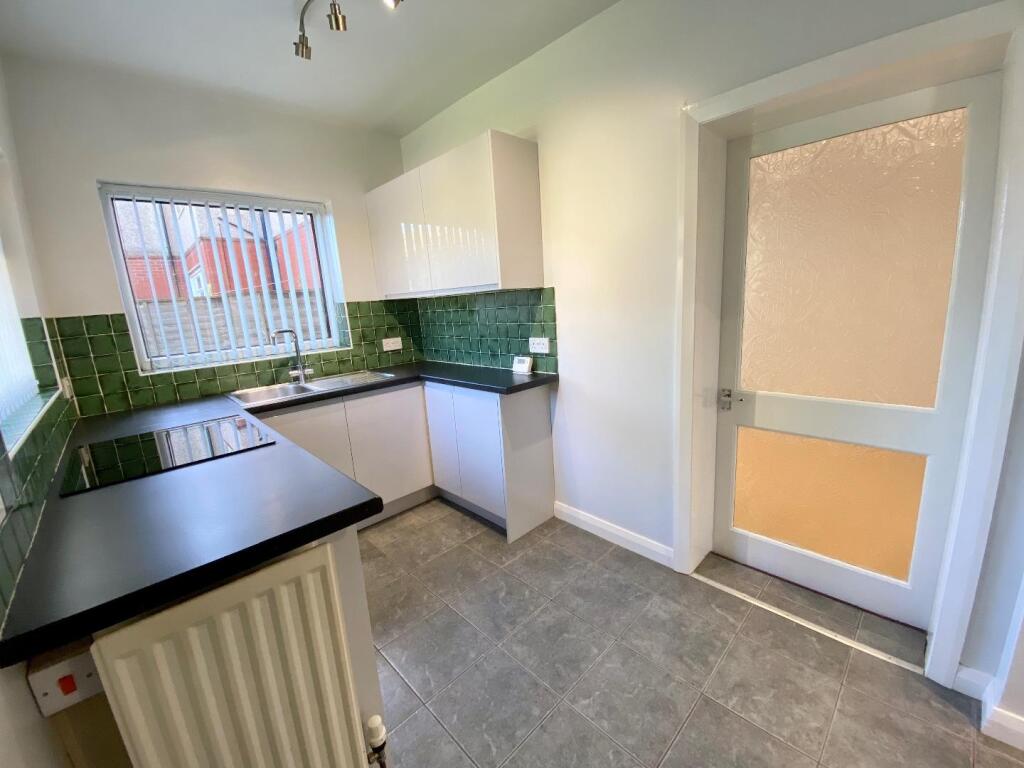 MODERN KITCHEN