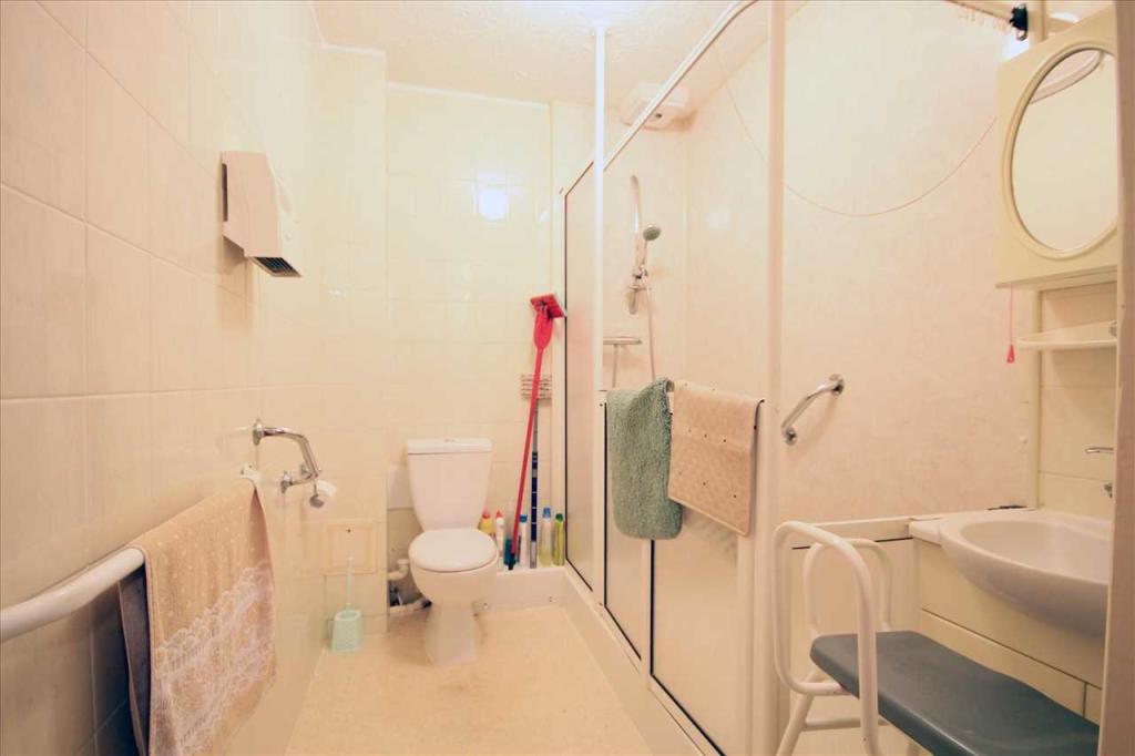 SHOWER ROOM/WC