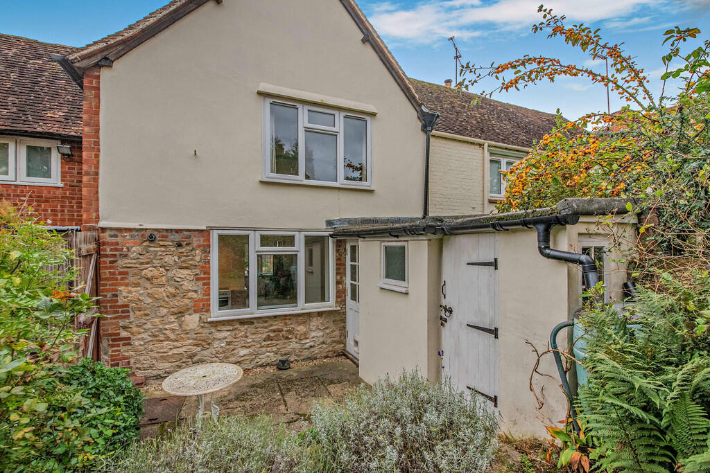 8667143-exterior0...