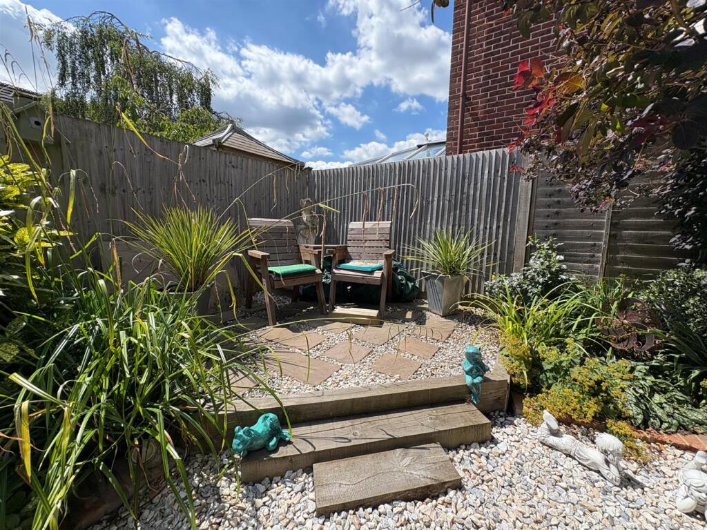 Garden seating.jpg