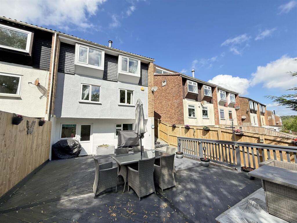 Erlstoke Close 81 - Rear.jpg