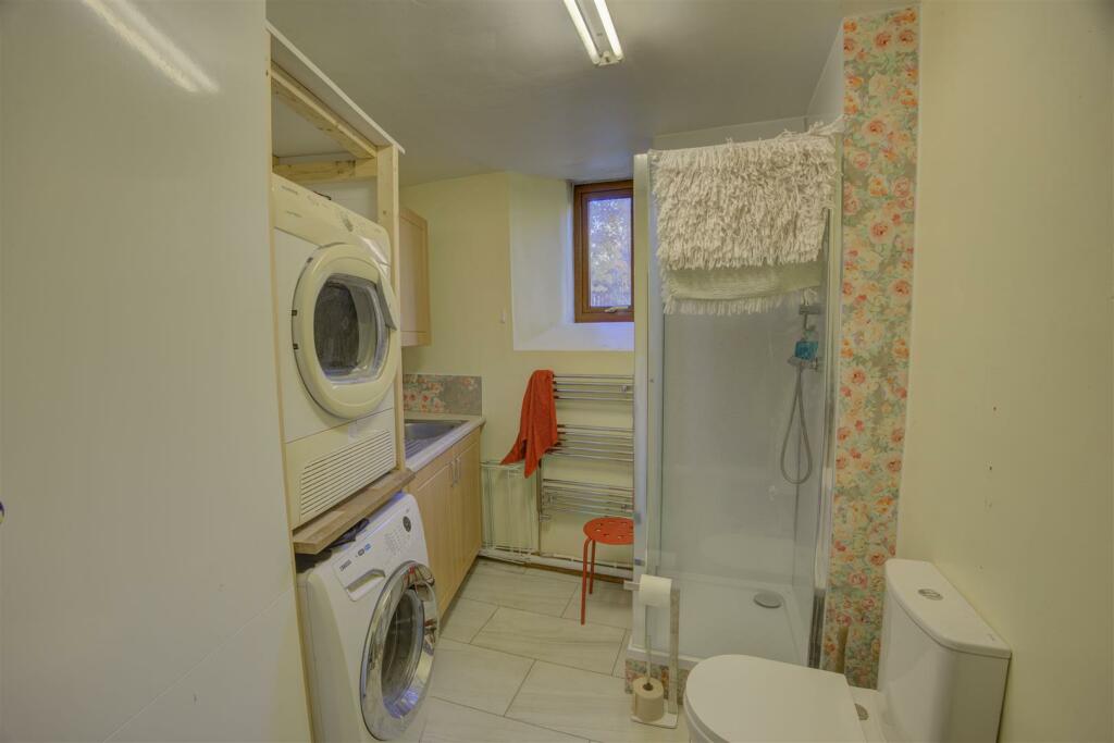 Utility &amp; Shower Room