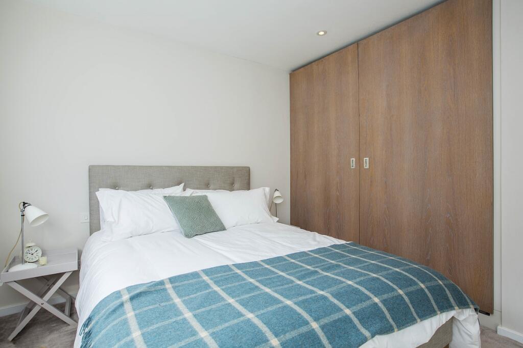 KFH-16 Queens Mew...