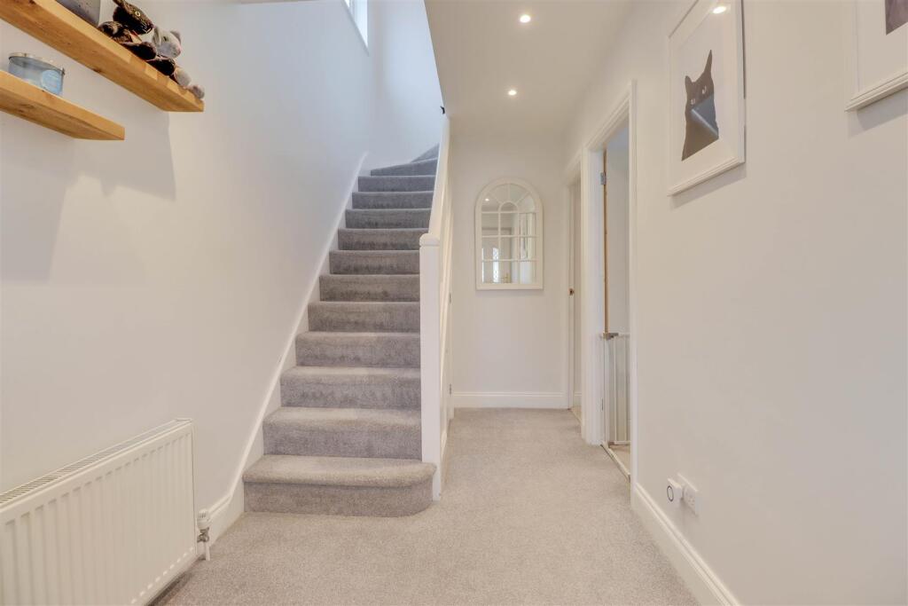 13 SANDOWN CLOSE 2025-6.jpg