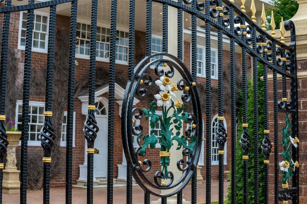 Gate