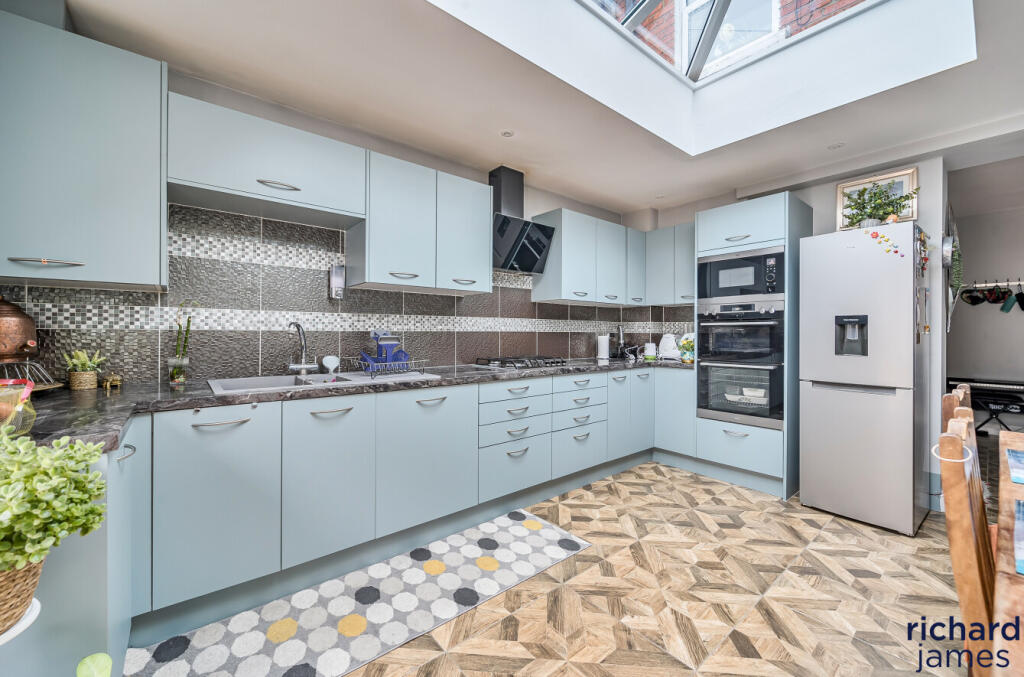 e0f562bafa384e4c9f4c9bf4e9bc76db