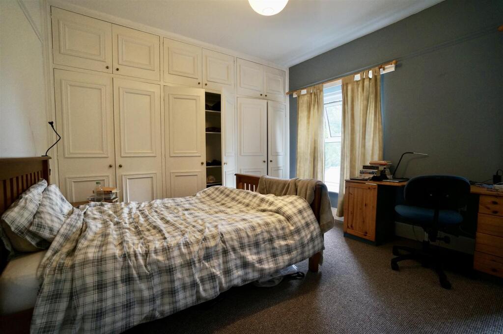 Bed3.jpg