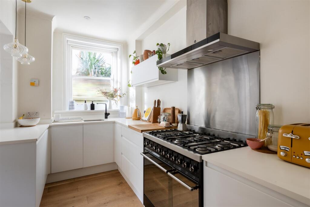 21E St Aubyns-24.jpg