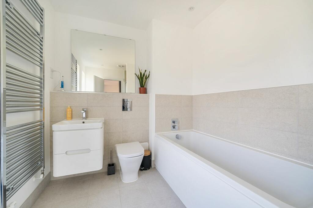En-Suite One (1)