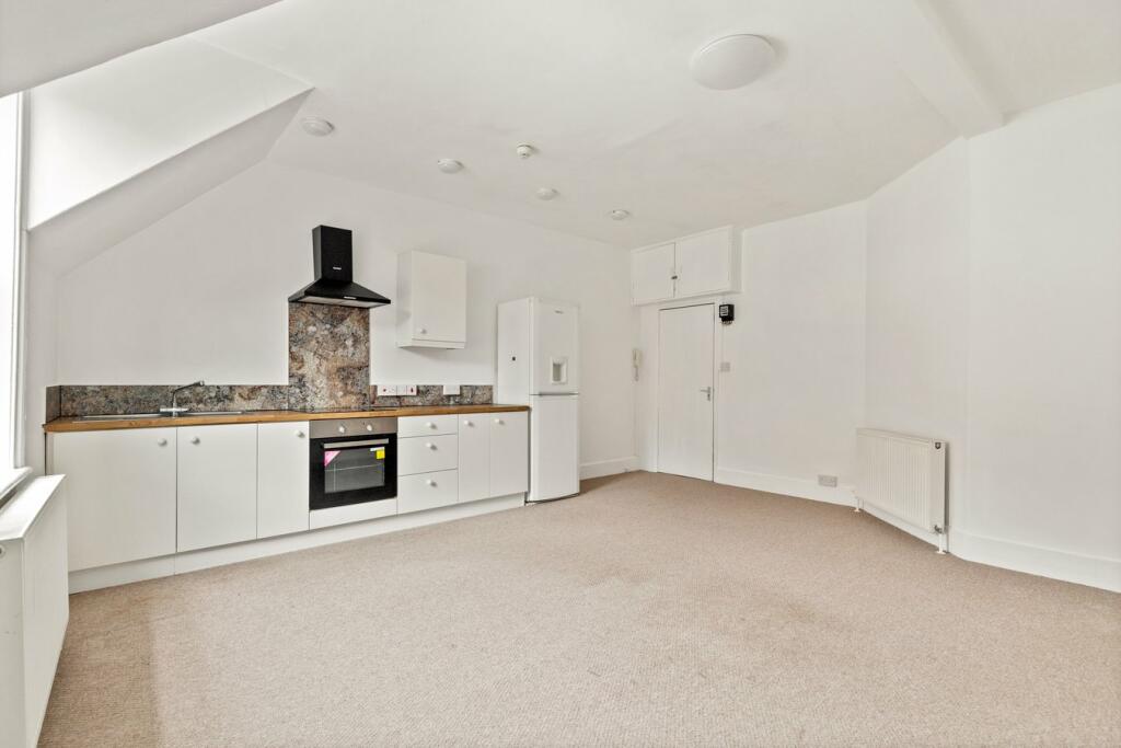 Lounge/Kitchen