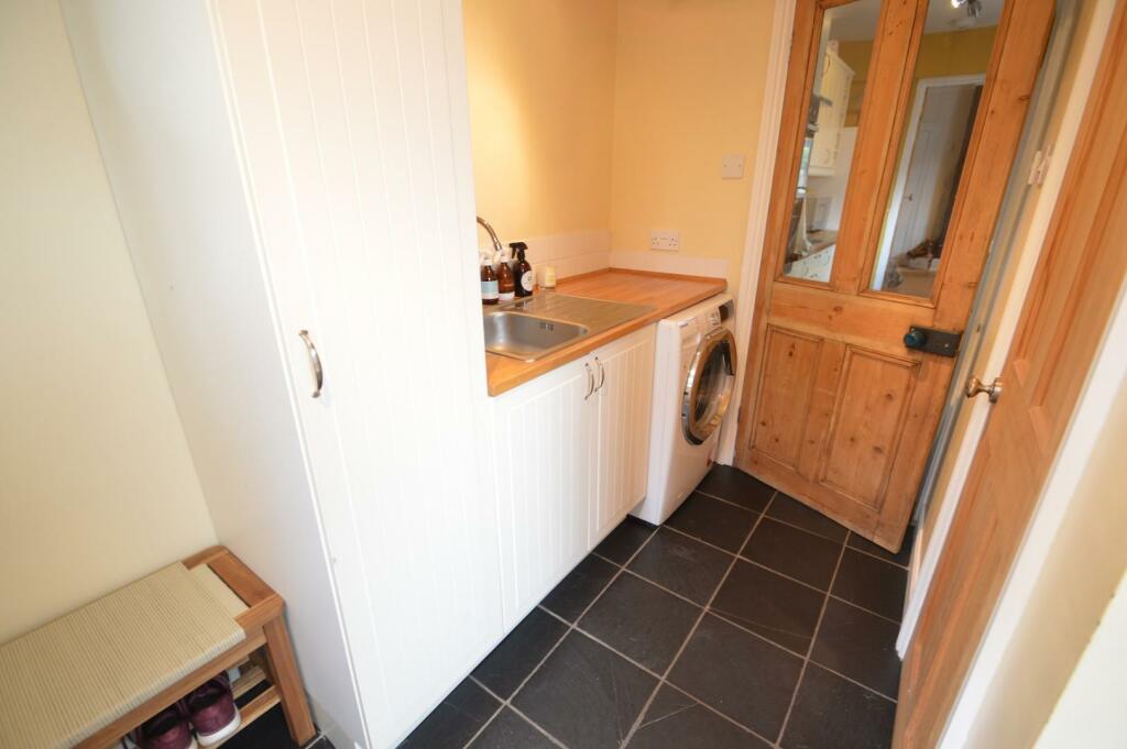 REAR BOOT ROOM/UTILITY