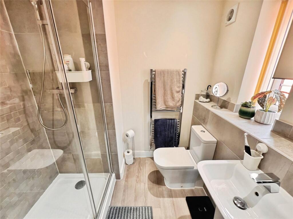 En Suite Shower Wc