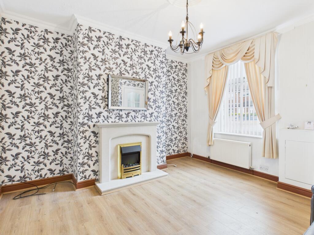 CAM03729G0-PR0058-STILL009