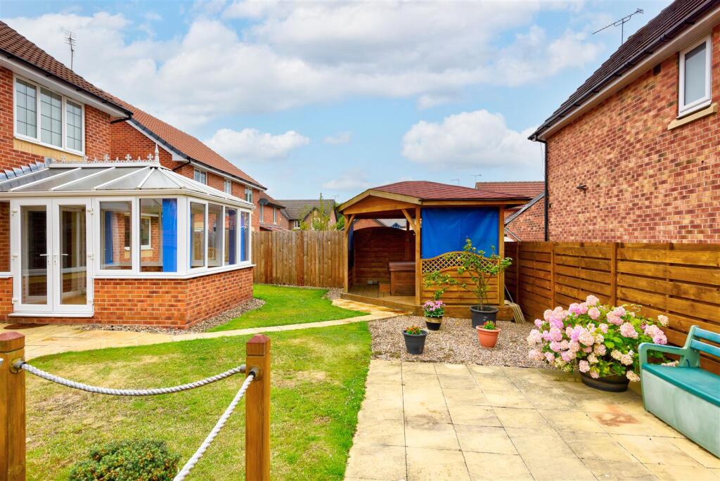 6NewtonVale(Exterior)-4.jpg