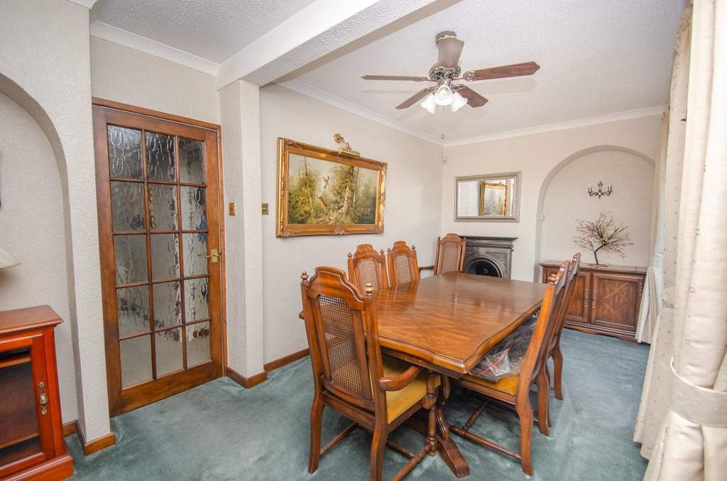 Dining room pic 2.jpg