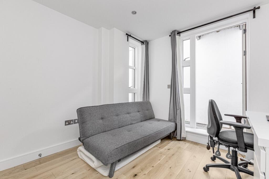 Gerards Place, 
Abbeville Village, SW4