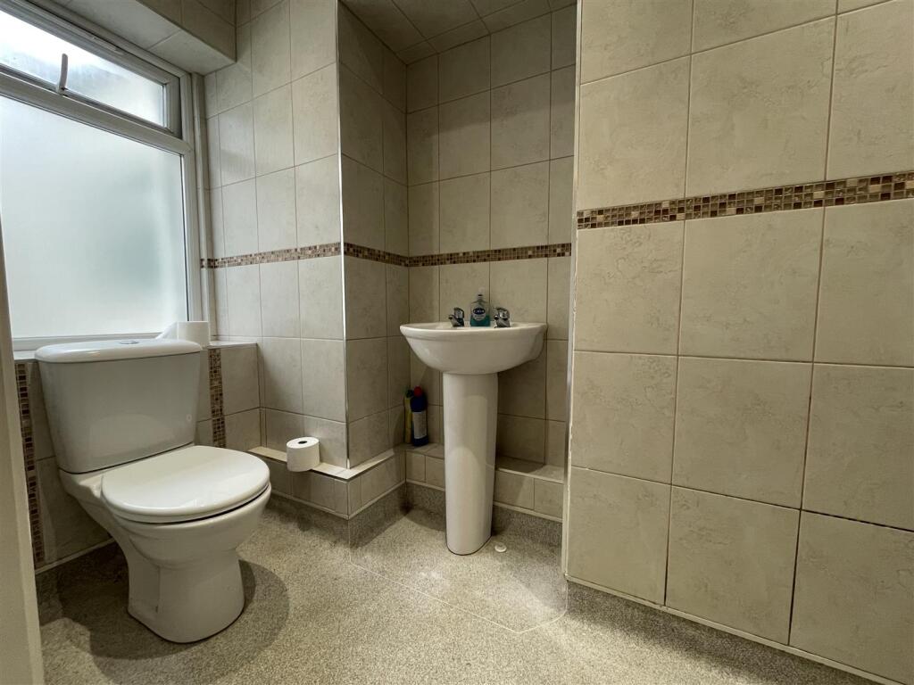 Wet Room 1.JPG