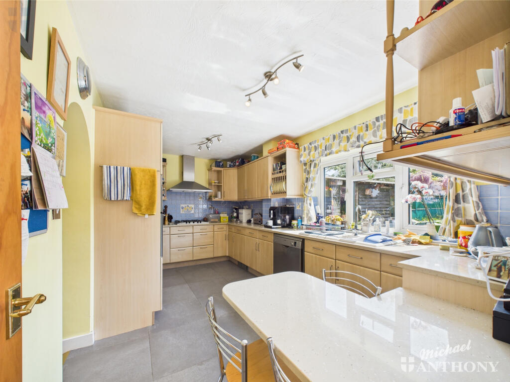 CAM03218G0-PR0629-STILL020