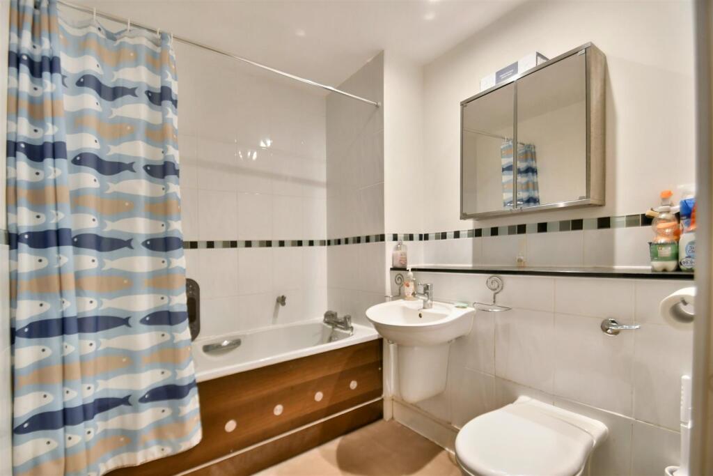 Bathroom.JPG