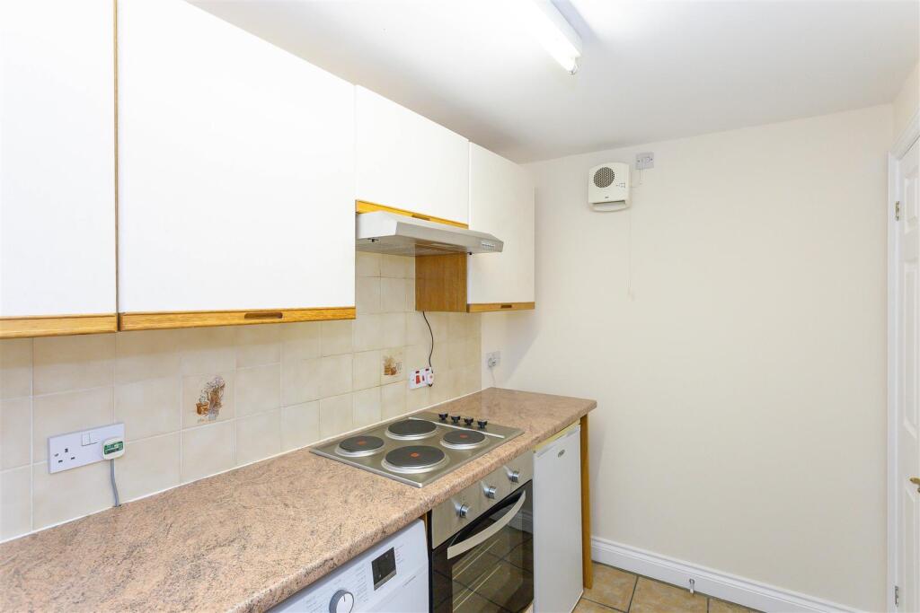 Kitchen2.jpg