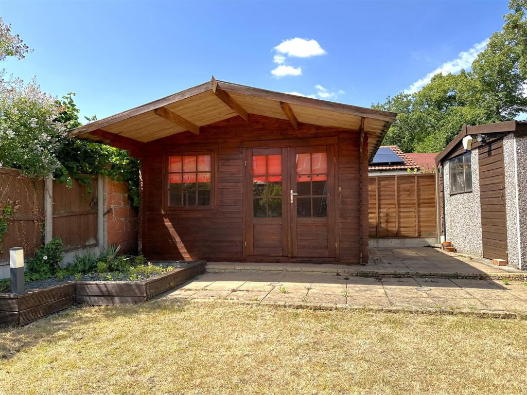 Detached Cabin 009