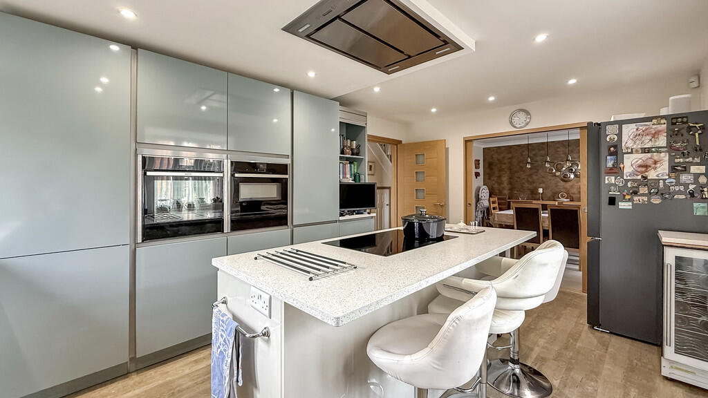 Kitchen/breakfast...