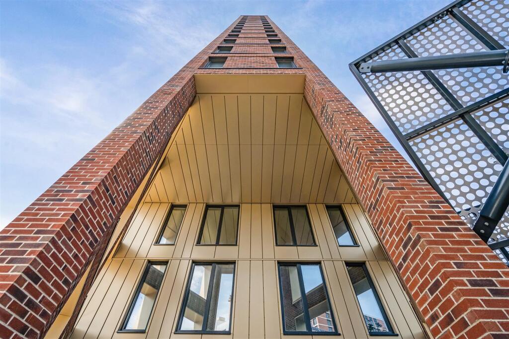 75907_Springwell-Gardens-Whitehall-Road-Leeds (11)