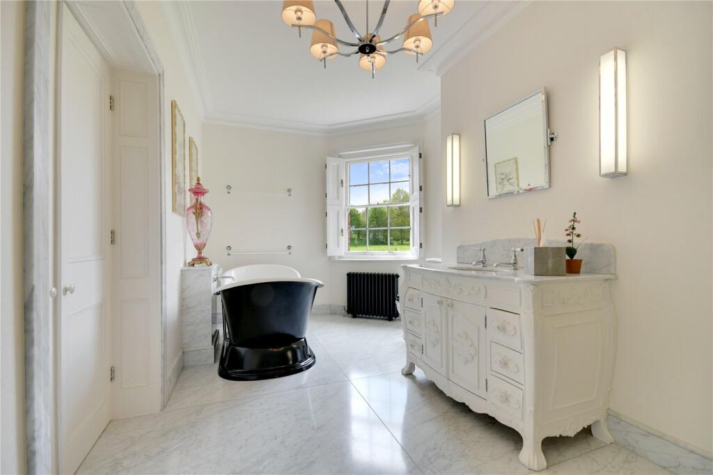 En Suite Bathroom