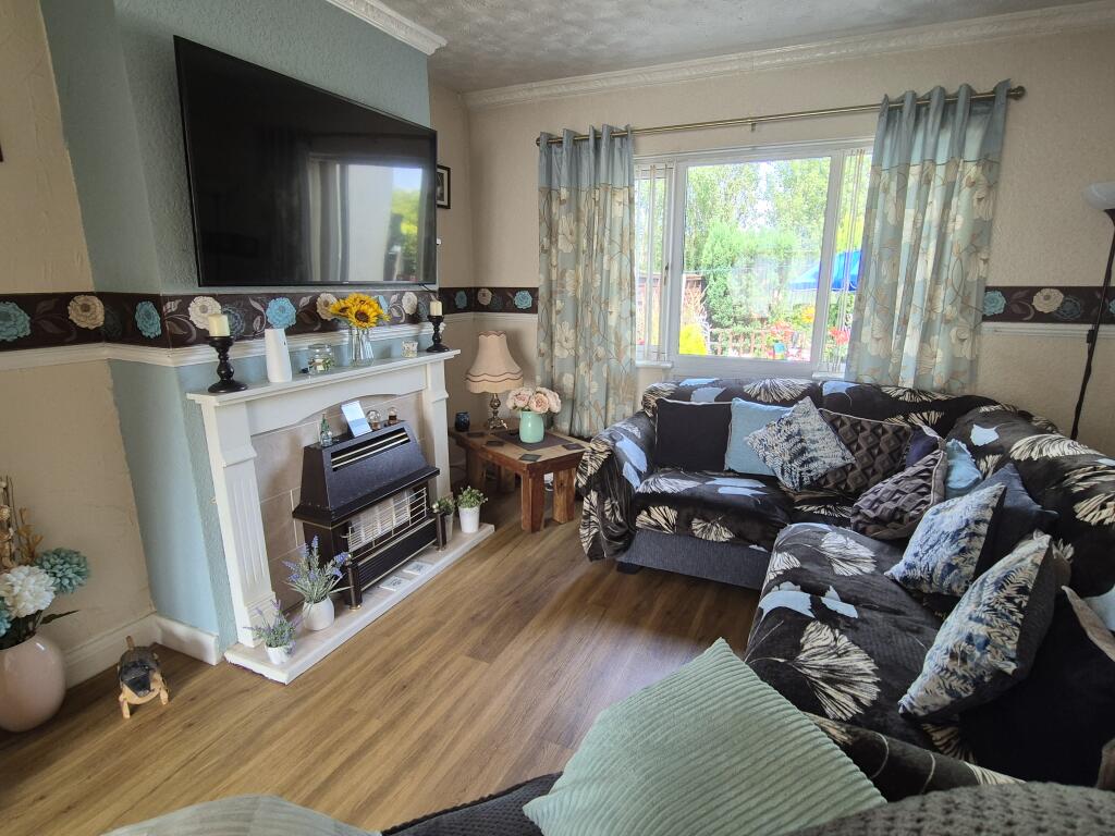 Lounge/Dining Room
