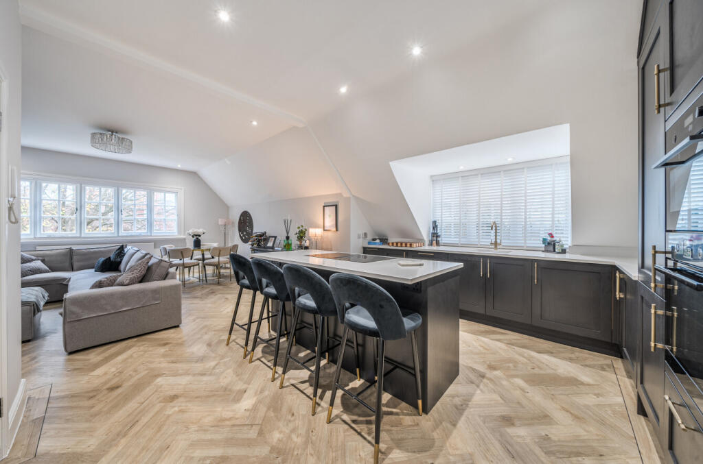 1374996-14-690dd0...