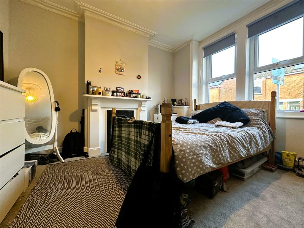 Bedroom 1 II.jpg