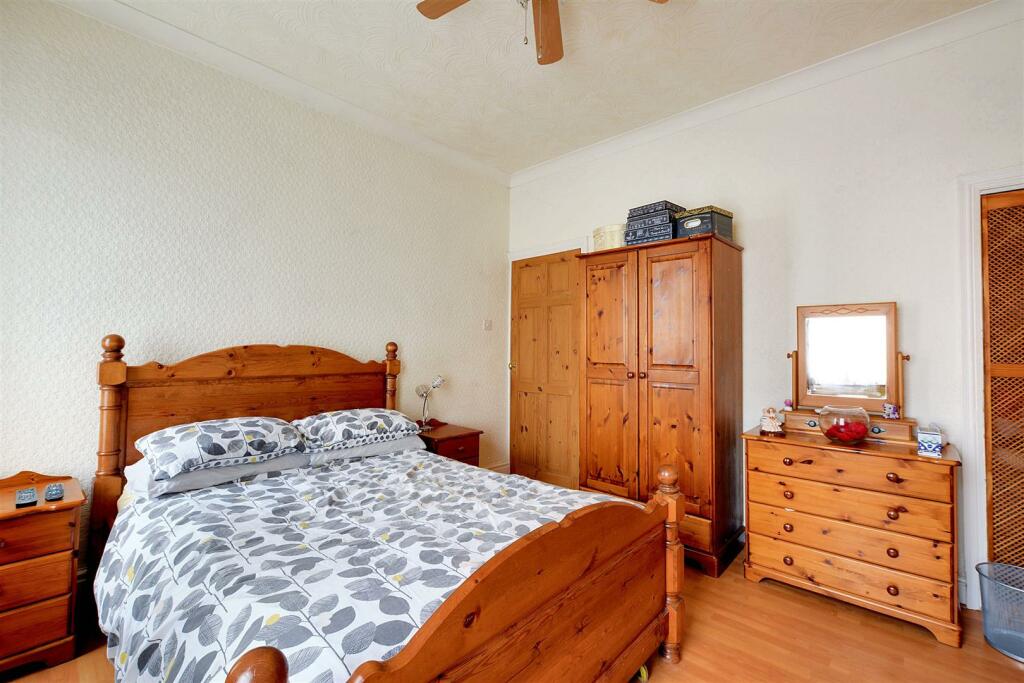 Bedroom 1_2.jpeg