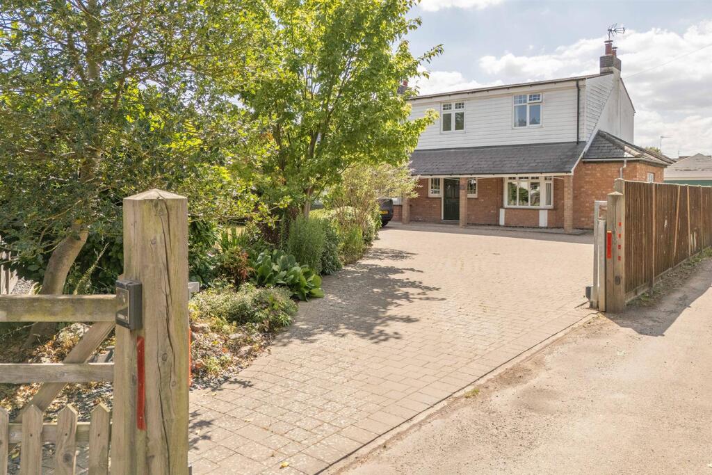 2 Barby Lane, Rugby (12).jpg