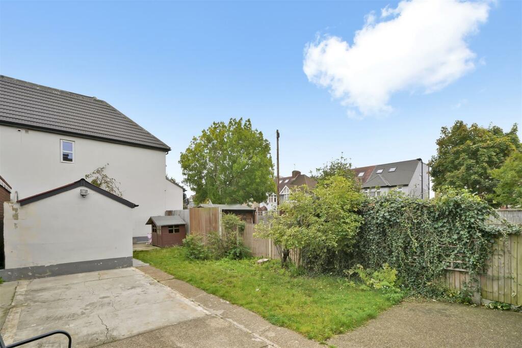 16 Danemead Grove - k9ObNNzlLBSCSHvOGj3C.jpg