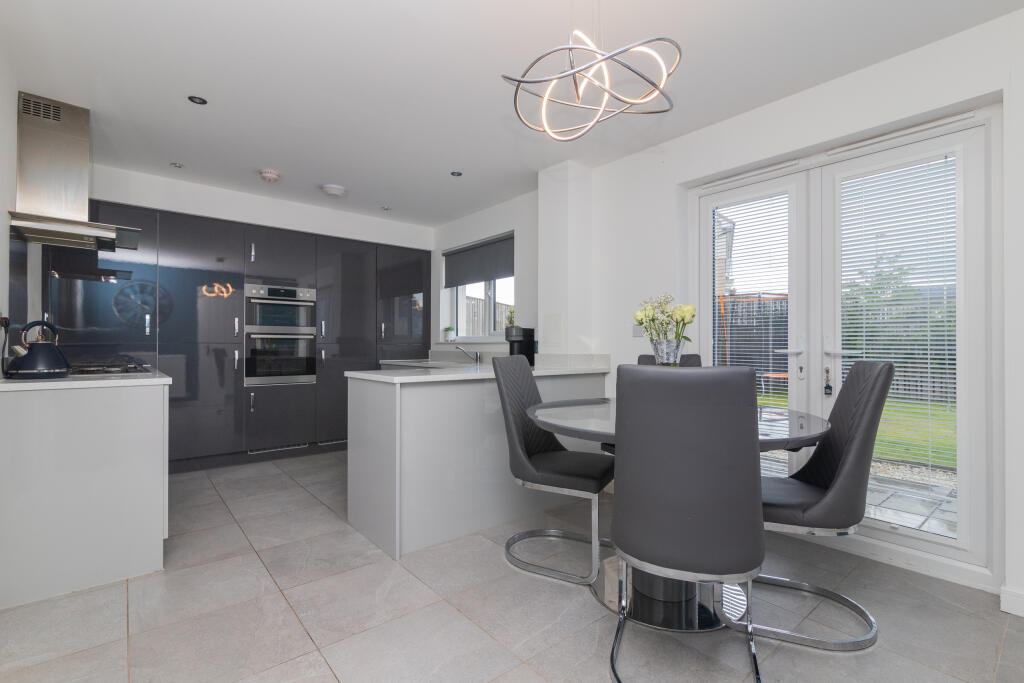 81 rosemont place, Barrhead g78 1fe L-10