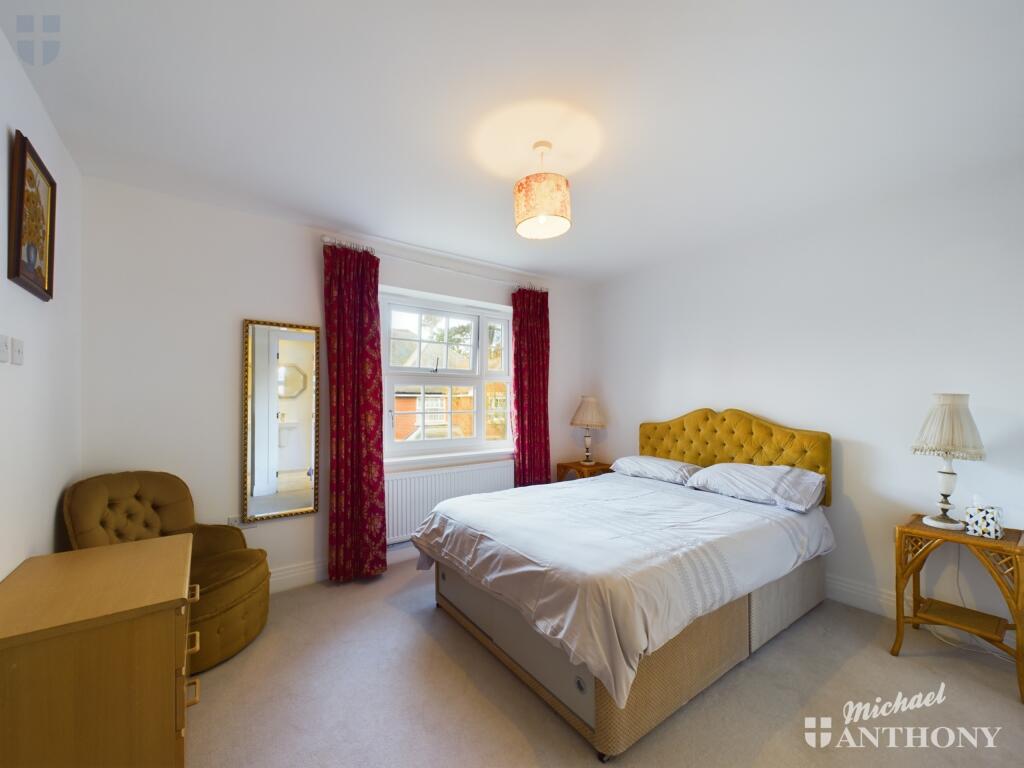 CAM03218G0-PR0464-STILL008