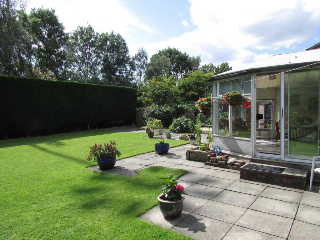AshtonCres33gdn2.JPG