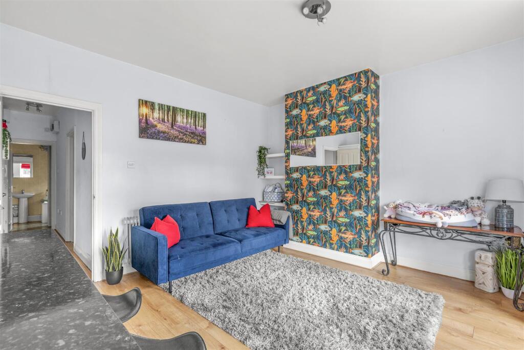 Flat 5, 123 London Rd, HP11 1BT-8.jpg