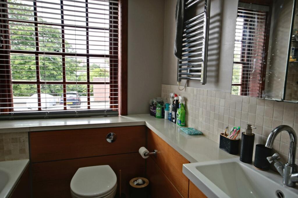 D410 Sir Gilbert Scott Building - Bathroom 2