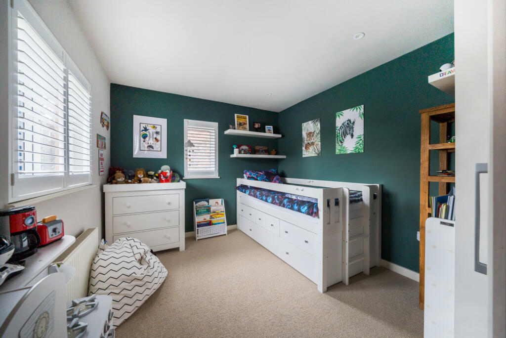 1304413-27-684330...