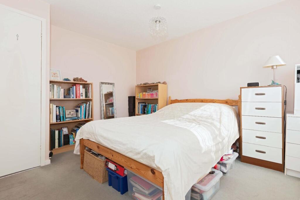 Labernum Close_1.jpg