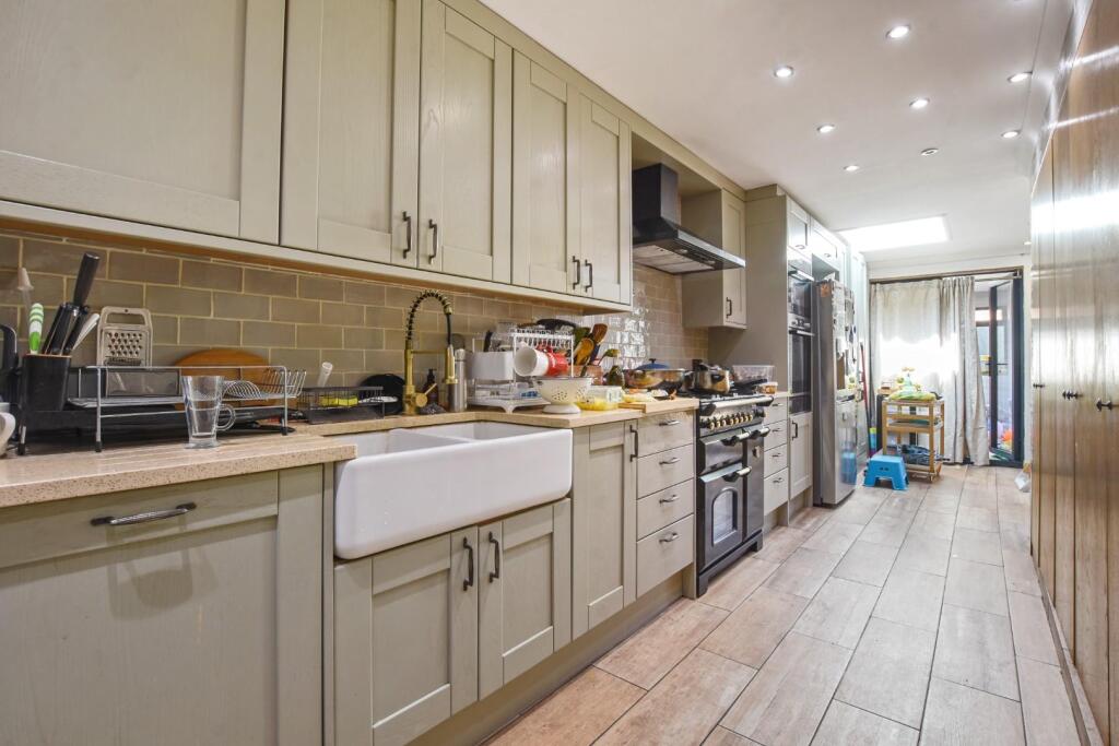 12-18e7GCRXS - 20 Wise Lane - Kitchen - Original (