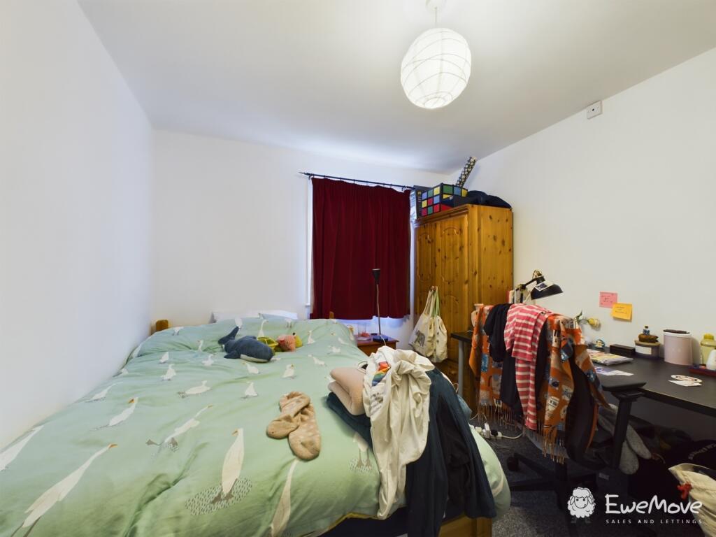 CAM02877G0-PR0025-STILL005