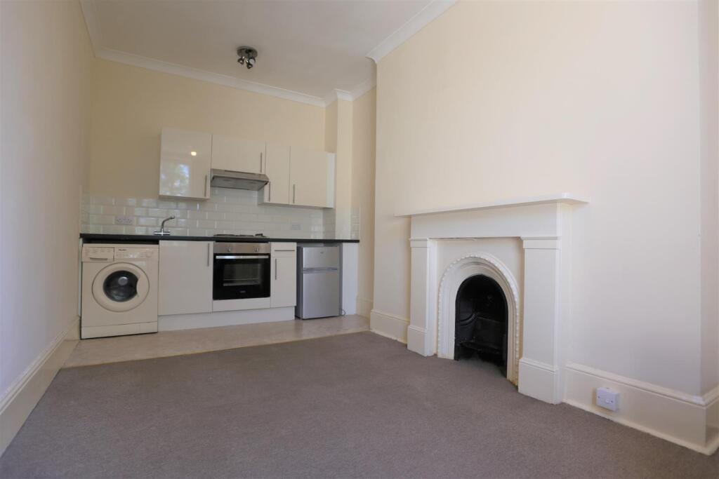 Flat 8, 35 Vernon Terrace  (10).JPG