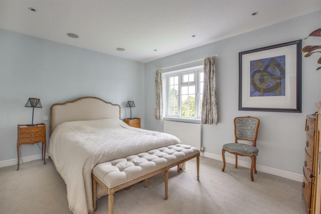 33 Hampden Road, HP13 6SZ-5.jpg