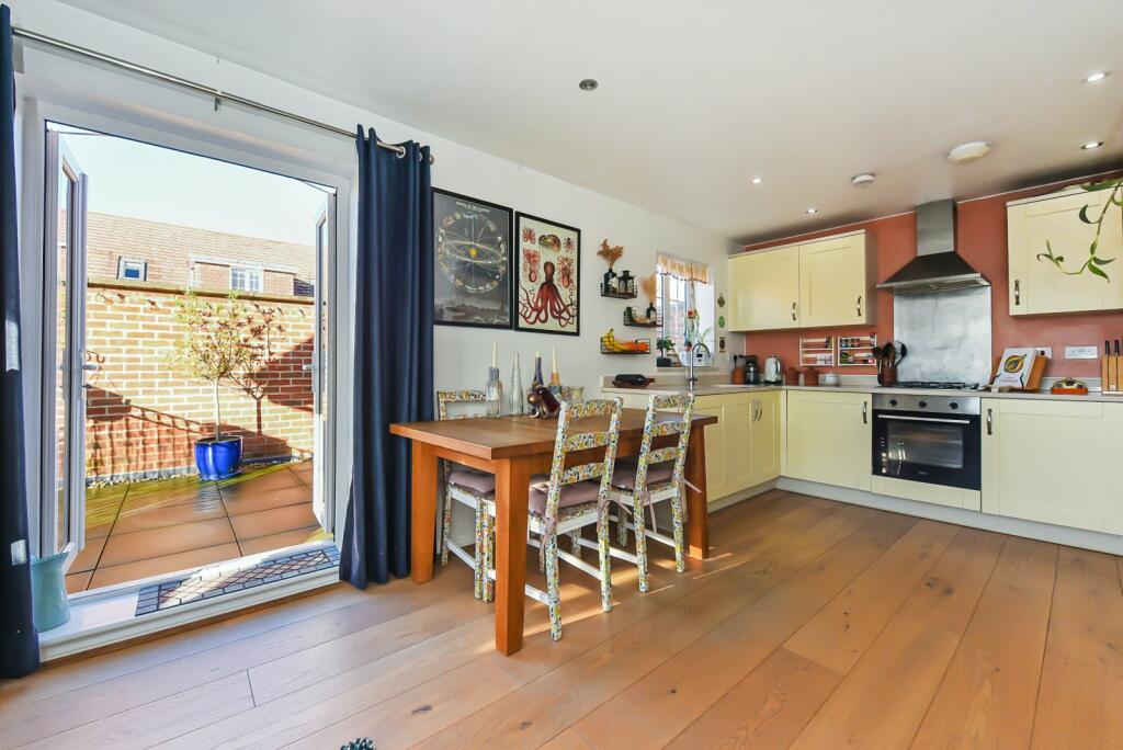 Kitchen/Dining Area